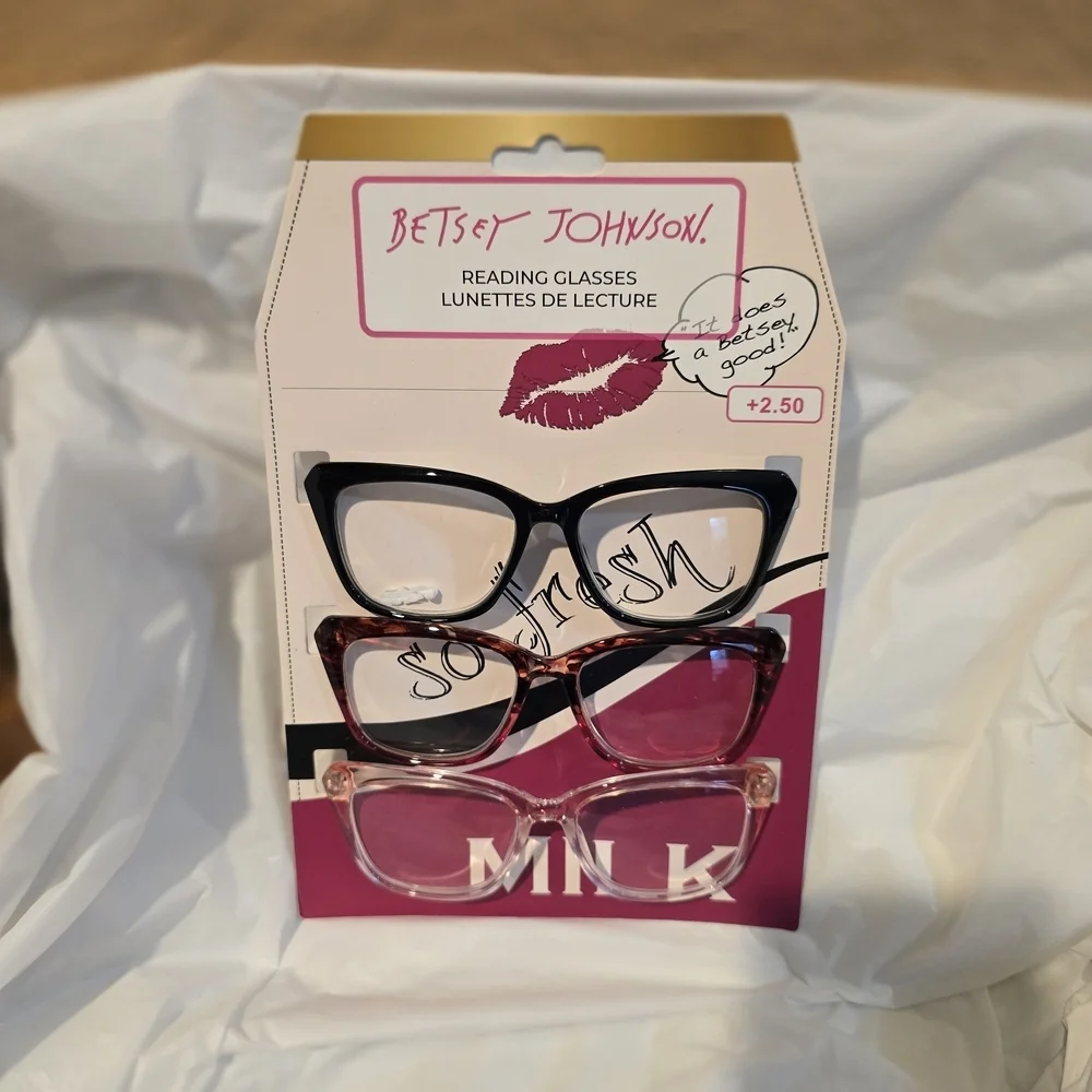 Betsey Johnson Reading Glasses Set